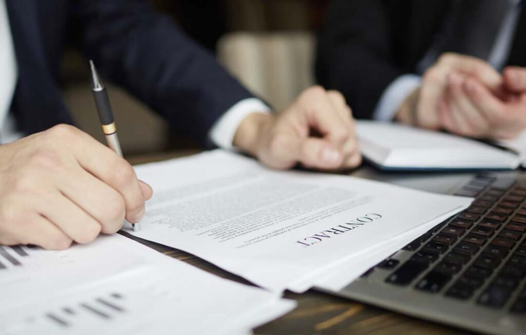 Contratos - Arango Abogados